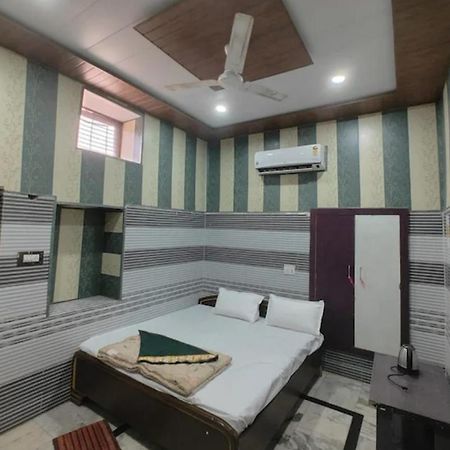 Bhagat Ji Guest House Ayodhya Esterno foto